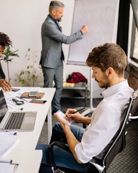 Reunião estratégica de marketing digital