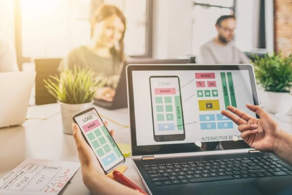 Exemplo de um site responsivo em diferentes dispositivos