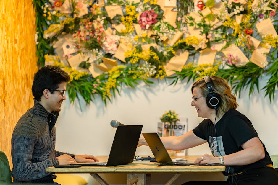 Equipe analisando resultados de campanha de marketing digital com foco em vídeos